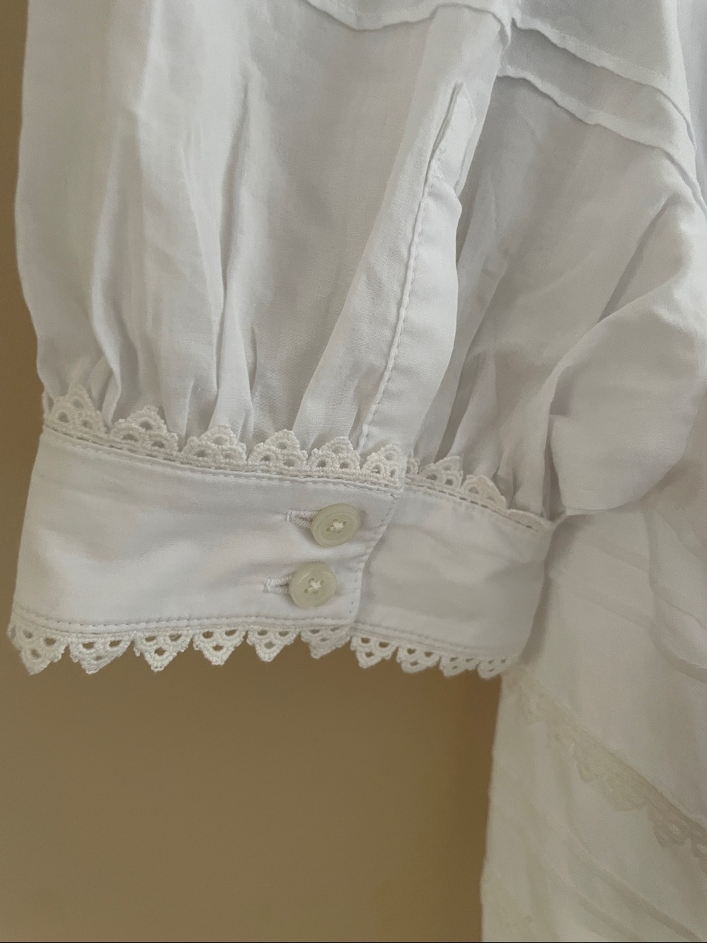 Airy White Cotton Lace-Trim Pintuck Dress. NWT. Medium. - Picture 4 of 9